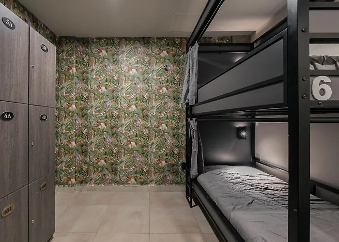Pensión Bed In Mixed Hippie *