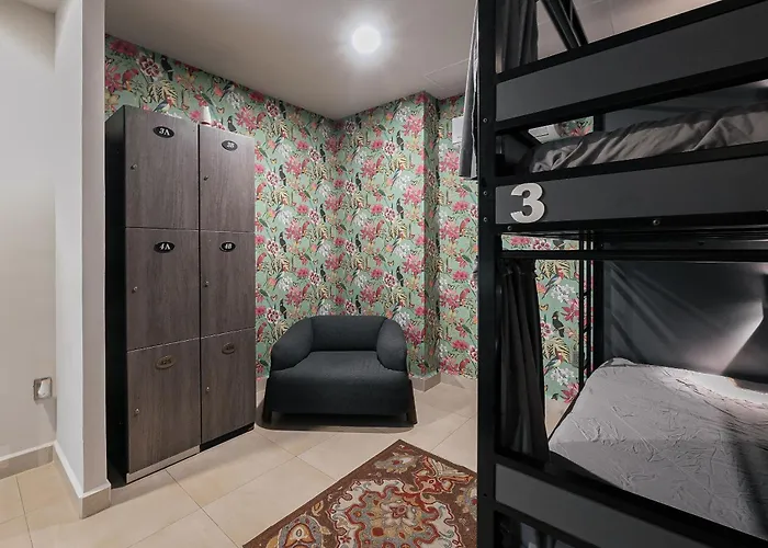 Pensión Bed In Mixed Hippie